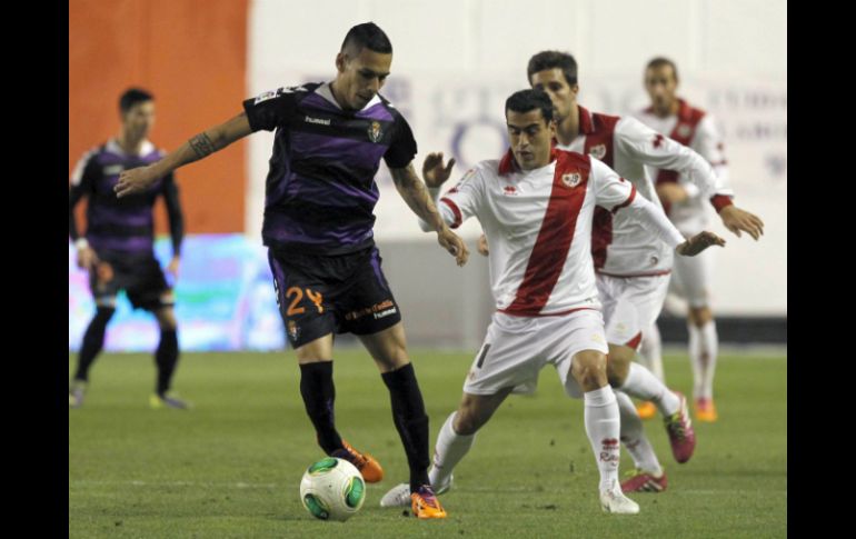 El delantero mexicano Nery Castillo fue titular en el partido del Rayo Vallecano. EFE /