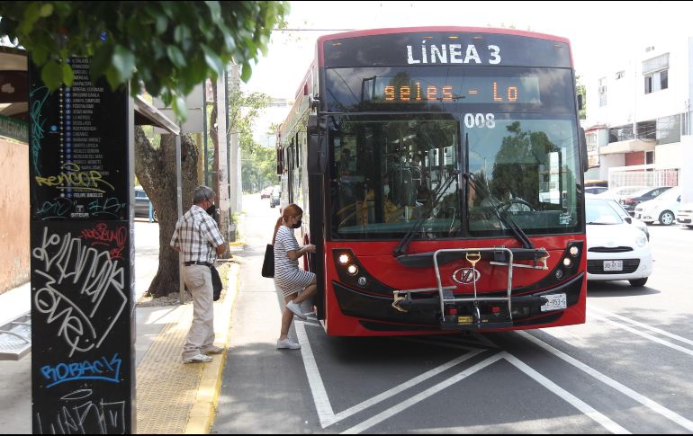 Este carril Bus-Bici garantiza una distribución equitativa del espacio público y brindará un espacio exclusivo para ciclistas. EL INFORMADOR / ARCHIVO