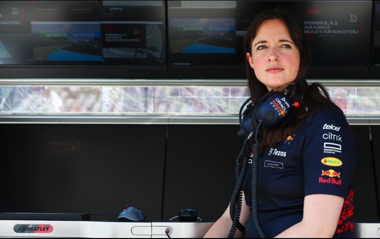 Hannah Schmitz es ingeniera en Mecánica por la Universidad de Cambridge e ingresó a Red Bull Racing como practicante. Ahora, es la jefa de estrategia de la escudería. ESPECIAL / Red Bull Content Pool
