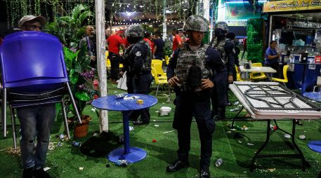 Los policías desplegados en el lugar se negaron a dar información a los periodistas sobre detalles del incidente. AFP / R. Cisneros