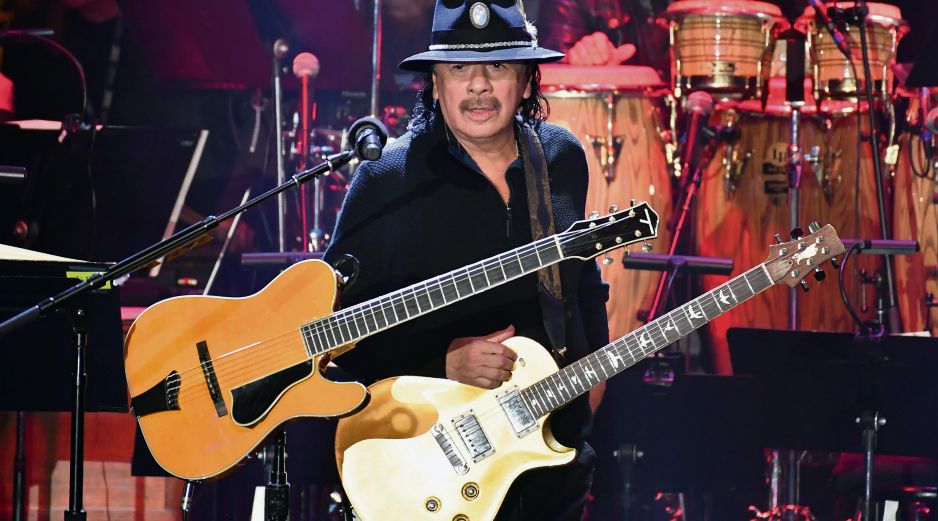 Carlos Santana es considerado uno de los mejores guitarristas de la historia. AFP