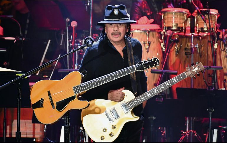 Carlos Santana es considerado uno de los mejores guitarristas de la historia. AFP
