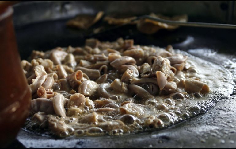 Los tacos de tripa son considerados como de las peores comidas callejeras con una puntuación de 3.7, de acuerdo con el Taste Atlas. EL INFORMADOR/ ARCHIVO.