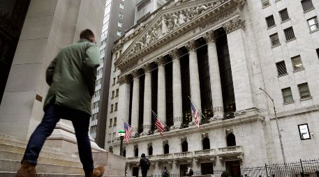 Wall Street cerró este martes en verde y su principal indicador, el Dow Jones de Industriales, subió un 0.83%, en vísperas de una nueva reunión de la Reserva Federal (Fed) en la que no se esperan cambios sobre los tipos de interés. AP / P. Morgan