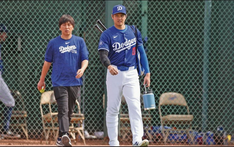 Ippei Mizuhara (izquierda) ya está bajo la mira de MLB por apuestas y el supuesto robo hecho a Shohei Ohtani (derecha). AFP/C. Petersen
