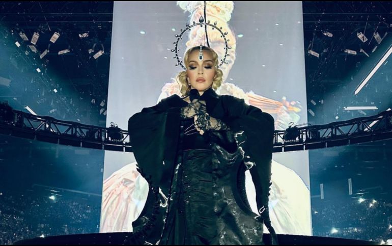 La reina del pop cerró con Salma Hayek sus conciertos en Ciudad de México. ESPECIAL / X: @Madonna