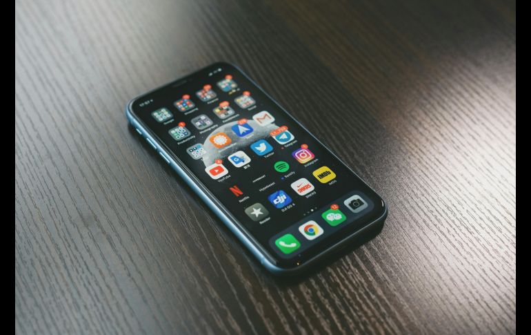 La demanda de smartphones falsificados ha experimentado un incremento en los últimos años, en gran medida debido a la importancia que estos dispositivos tienen para los consumidores y a su búsqueda de marcas de renombre a precios más asequibles. Unsplash