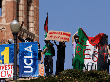 Manifestantes pro-Palestina en la Universidad de California en Los Ángeles (UCLA)/EFE/EPA/CAROLINE BREHMAN