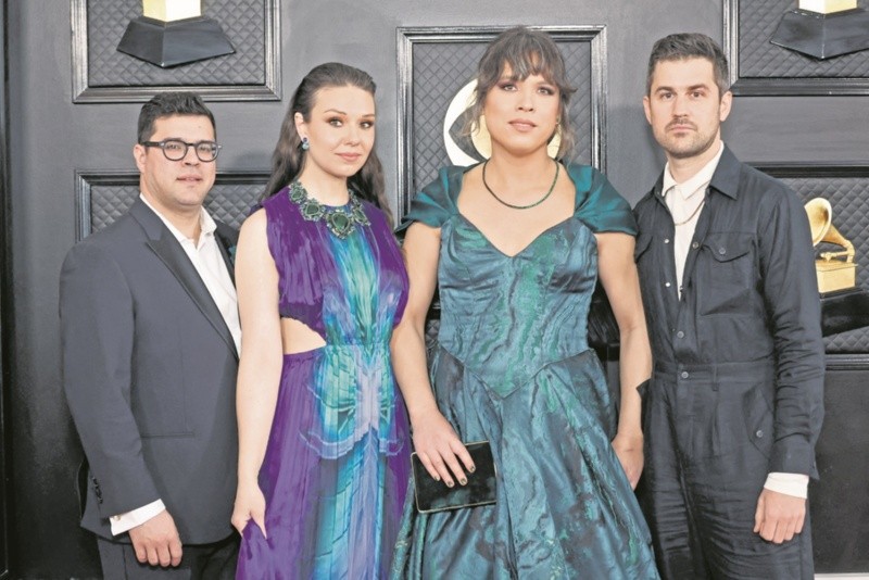 Miembros de Attacca Quartet asisten a la edición 65 de los Premios Grammy, en febrero de 2023, en Los Ángeles, California. AFP/A. Sussman