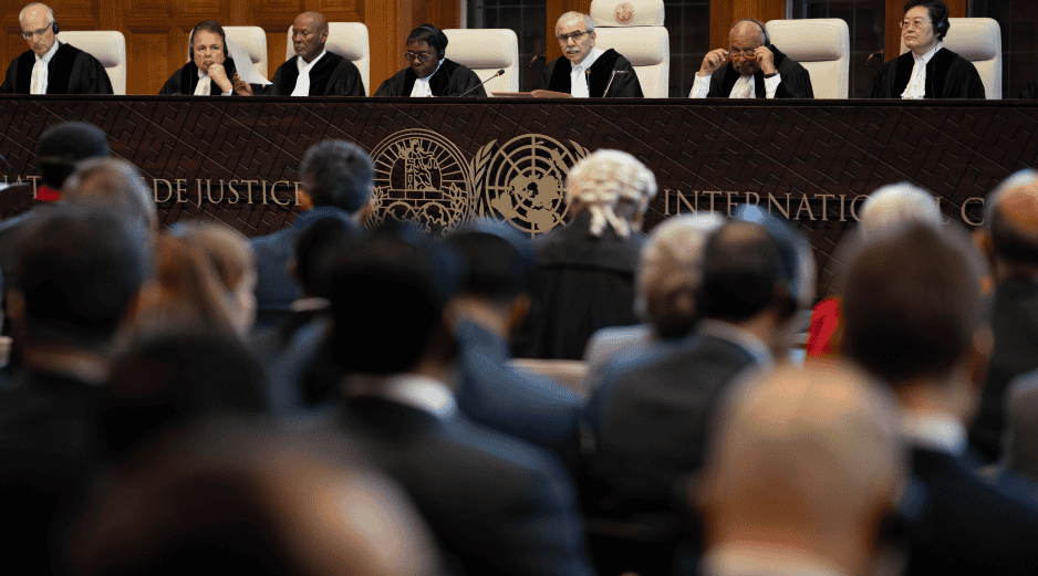Jueces inician audiencias en la Corte Internacional de Justicia, en La Haya, Holanda, el jueves 16 de mayo de 2024. AP/Peter Dejong