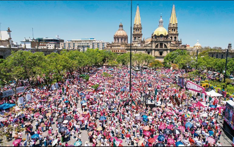 Los tapatíos se reunieron en la Plaza de la Liberación, en el Centro Histórico, para expresar su inconformidad con el Gobierno de Andrés Manuel López Obrador. EL INFORMADOR/ A. Navarro