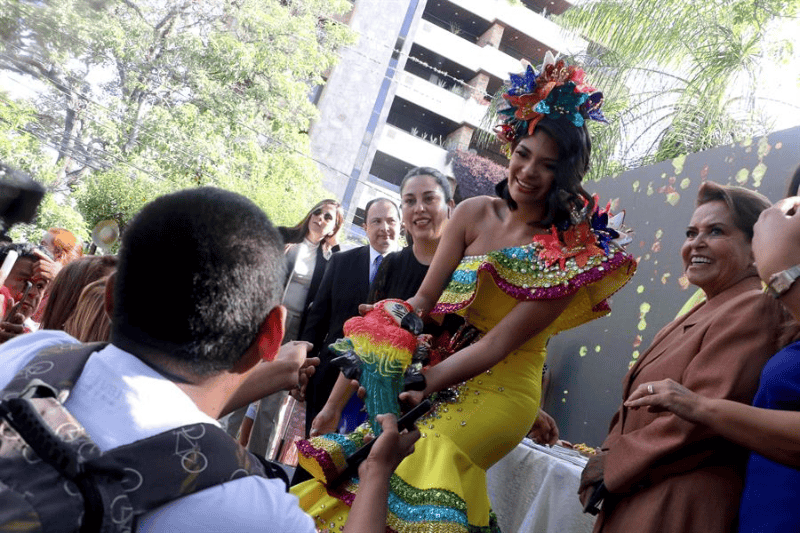 Sheynnis Palacios, Miss Universo 2023, disfrutó de los paisajes, la gastronomía y la cultura de Bolivia en una visita a dos regiones del país sudamericano, en donde también promovió una recaudación de dinero para ayudar a niños con cáncer. EFE/ Juan Carlos Torrejón