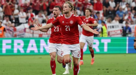 Para la última fecha del grupo, Dinamarca enfrentará a Serbia e Inglaterra a Eslovaquia. EFE/A. TAHERKENAREH