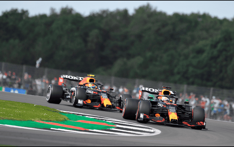 SERGIO PÉREZ. Red Bull cumplirá con la primera de las ocasiones en que los equipos deben enviar a la pista a un piloto que no tenga más de 3 carreras en la F1. EFE / ARCHIVO